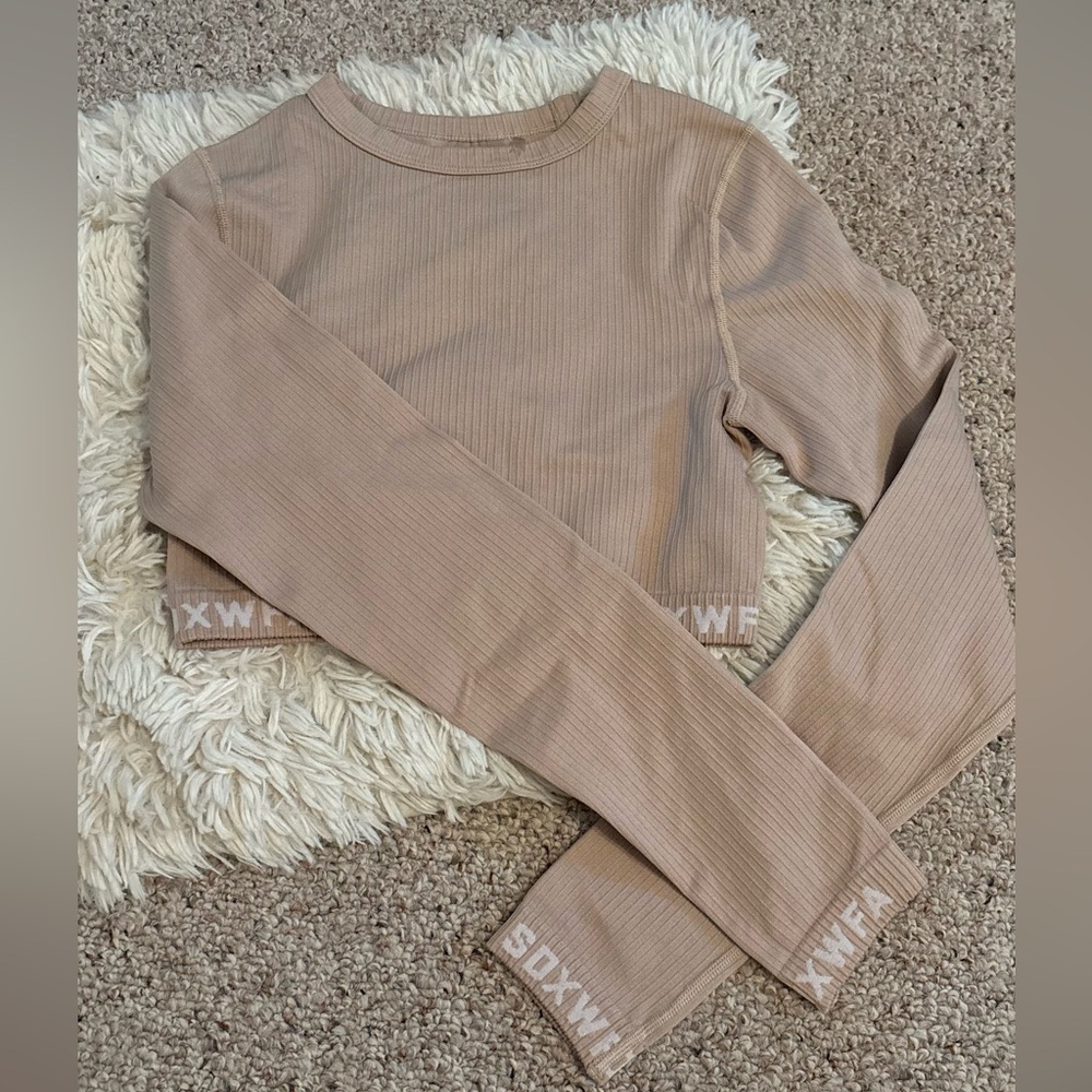White Fox Boutique SARAHS DAY X WHITE FOX Taupe Long Sleeve Crop workout Top